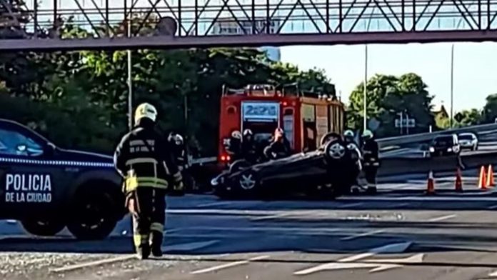 Choque y vuelvo en avenida General Paz: hay al menos dos heridos