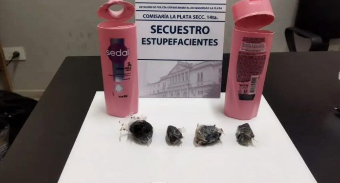 Detuvieron a un hombre que quiso ingresar marihuana a un penal oculta en frascos de shampoo y acondicionador