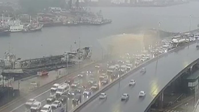 Diluvio en el AMBA: cayeron más de 100 milímetros y hay inundaciones, calles cortadas y barrios anegados