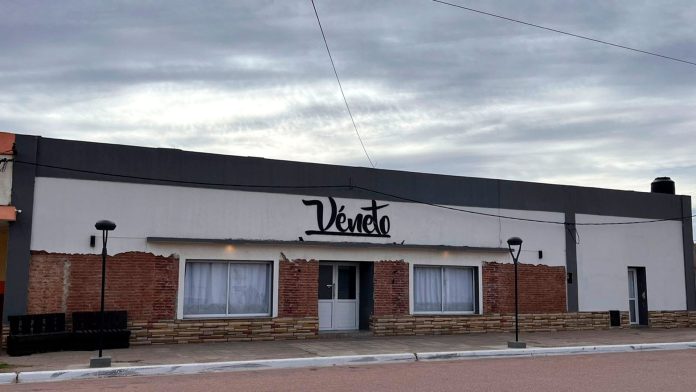 El policía que usó cuatro presos como mozos en su casamiento quedó más complicado