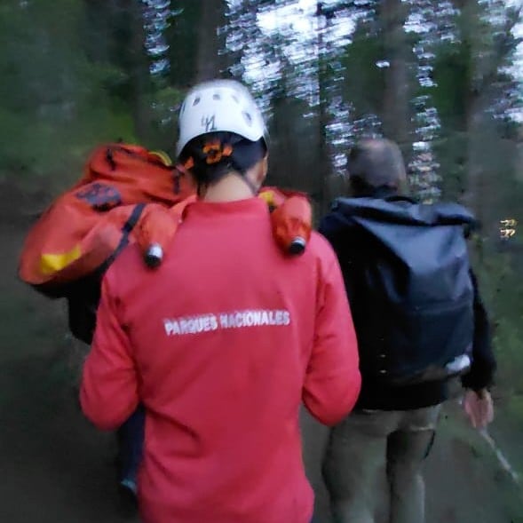 Una mujer se lesionó la cadera en un sendero del Parque Nacional Lanín y tuvo que ser rescatada