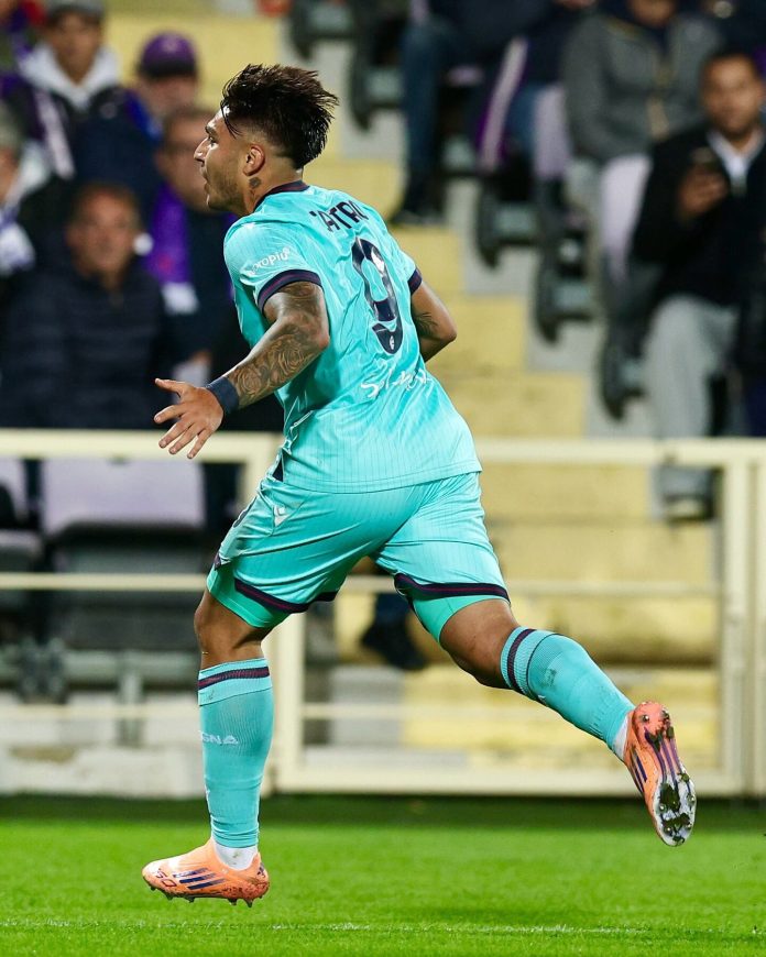 Volea repentina y golazo al ángulo: la perla de Santi Castro en el empate del Bologna 2-2 ante Fiorentina