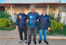 Detuvieron a un hombre acusado de abusar a su hija durante casi 30 años y de tener dos hijos con ella