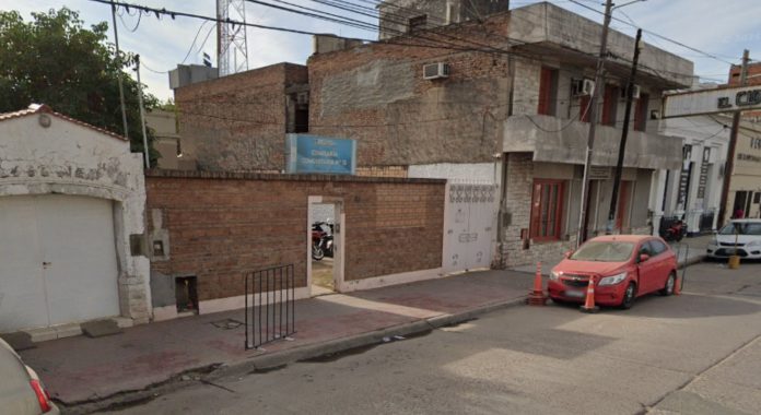 Detuvieron a un joven que golpeó y le robó 200 mil pesos a una jubilada en una parada de colectivos