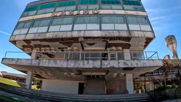 El imponente casino abandonado en Necochea tasado en USD 9 millones y los motivos de su ocaso: “Se desoyó la geografía local”