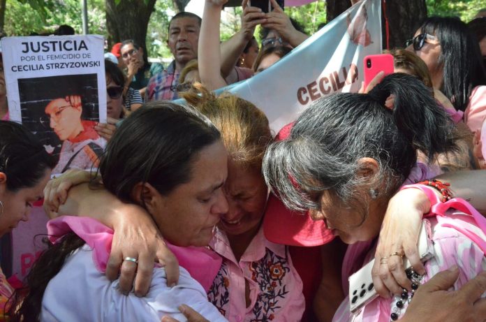 El momento en el que condenaron al clan Sena por el femicidio de Cecilia Strzyzowski y la eufórica reacción en la calle