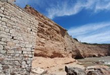 Escaleras deterioradas y una caída de 25 metros: cómo es el acantilado donde murió la periodista en Mar del Plata