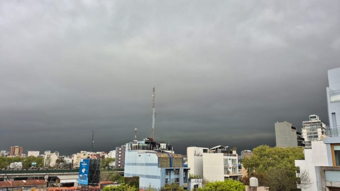 Hay cuatro provincias en alerta por tormentas: qué dice el pronóstico del fin de semana en AMBA