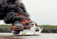 Impactante incendio de un yate en el río Paraná