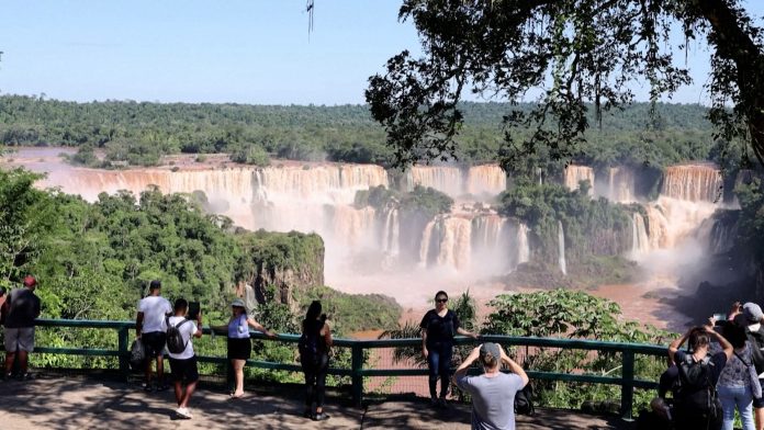 Las Cataratas del Iguazú cumplieron un nuevo aniversario como Maravilla del Mundo y una multitud lo celebró
