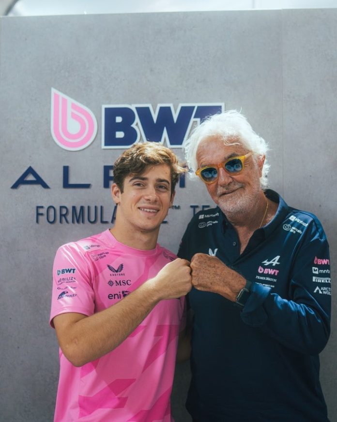 Los elogios de Briatore a Colapinto tras confirmarlo como titular para el 2026: “Tiene el potencial necesario para convertirse en un piloto de primer nivel”