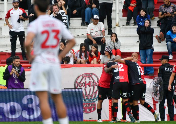 Newell’s venció 2-0 a Huracán en Parque Patricios y quedó a un paso de asegurar su permanencia en la Liga Profesional
