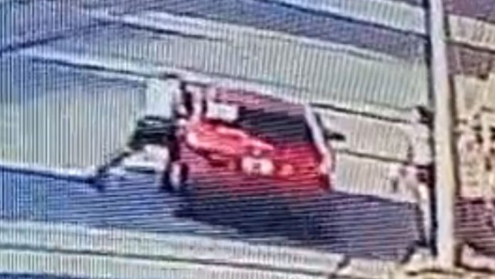 Se encontró en la calle a un joven con el que había tenido un conflicto, lo persiguió y lo mató de una puñalada