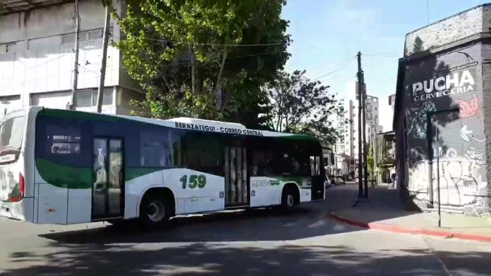 Sorpresivo paro de colectivos en la zona sur del AMBA: ocho líneas no prestan servicio