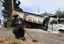 Un camión fuera de control casi provoca una tragedia en Chubut: atropelló al conductor y generó una gran fuga de gas