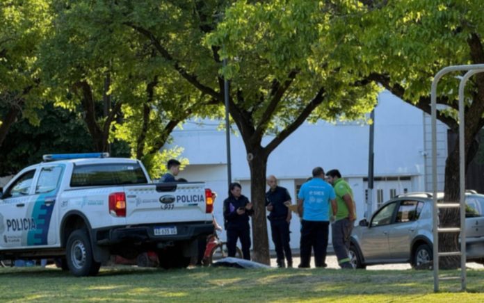Un hombre murió tras descompensarse mientras hacía actividad física en una plaza de La Plata