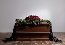 Velaron y cremaron el cuerpo equivocado: fallo en contra de una universidad y de una funeraria por daño moral