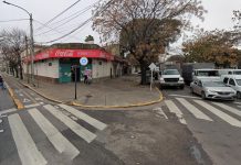 Choque fatal en Nueva Pompeya: un motociclista murió tras chocar con un camión