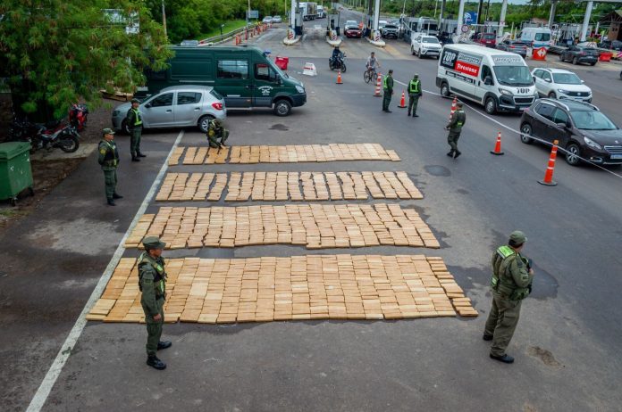 Detuvieron en Chaco a un camionero que llevaba una carga de más de 1000 kilos de marihuana