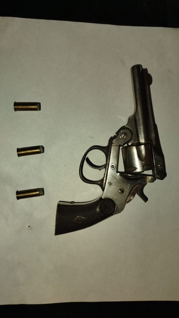 Dos minutos de terror en Morón: la golpearon para robarle la moto y dispararon contra los vecinos durante la huida