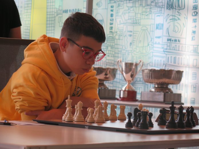 Faustino Oro y Diego Flores volvieron a ganar y se mantienen al frente del Campeonato Argentino de Ajedrez