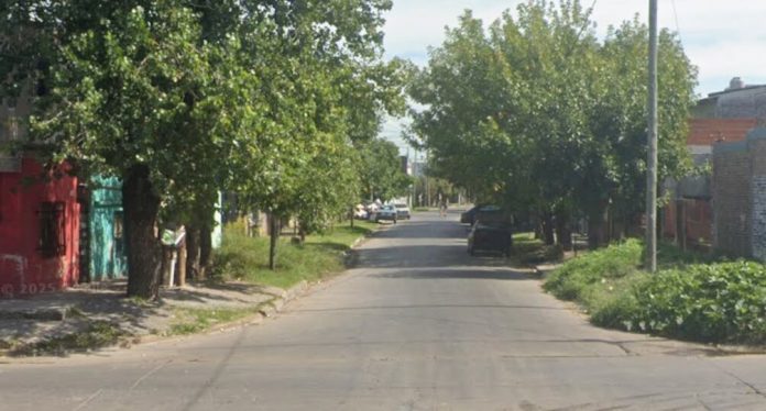 Había salido hace un mes de un instituto de menores y murió al intentar robarle a un policía: tenía solo 16 años