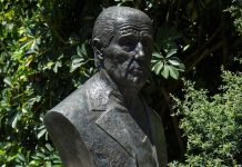 La Ciudad de Buenos Aires inauguró la primera escultura en homenaje a René Favaloro