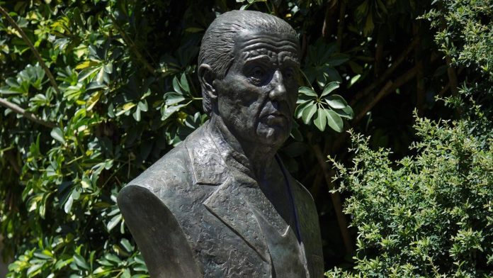 La Ciudad de Buenos Aires inauguró la primera escultura en homenaje a René Favaloro