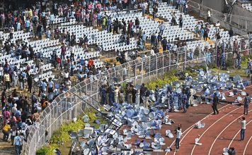 Los videos y las fotos de los disturbios tras la visita de Lionel Messi a un estadio de la India: el caos que se desató y los destrozos del público