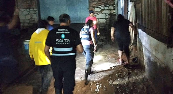 Inundaciones en Salta: más de 40 familias fueron asistidas y las autoridades trabajan en habilitar las rutas afectadas