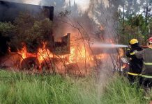 Una pareja murió calcinada en Corrientes tras un trágico choque en la ruta: su auto se incendió y quedaron atrapados