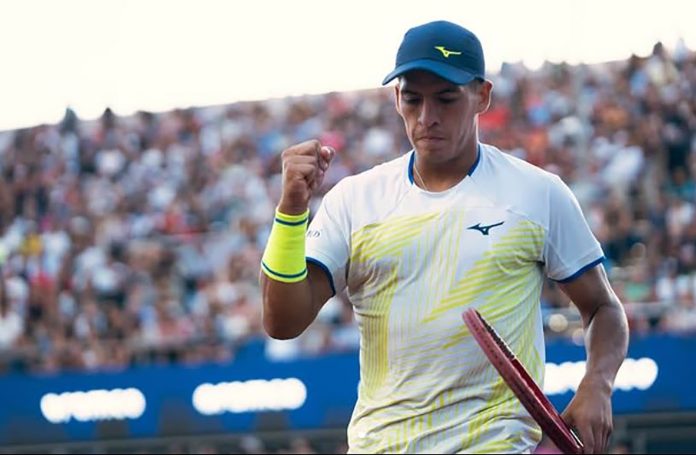 Sebastián Báez le ganó un partido caliente a Cristian Garín y sacó boleto para los cuartos de final del Chile Open