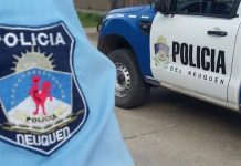 Atacaron con botellas y fierros a tres policías que intentaban intervenir en una pelea familiar en Neuquén