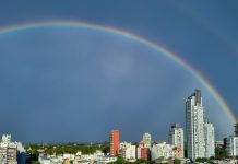 Avanza una tormenta sobre la Ciudad de Buenos Aires y bajan las temperaturas: el pronóstico del tiempo del fin de semana