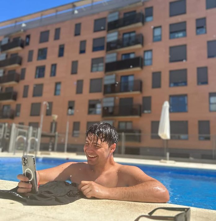 Cómo hizo el programador acusado de robar 16 millones de millas a Aerolíneas Argentinas para viajar por el mundo