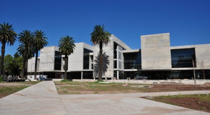 Empezó el juicio contra un hombre por matar a su pareja tras empujarla contra un auto en Rosario