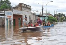 Inundaciones en Tucumán: el drama que viven los vecinos al costado de la ruta a la espera de volver a sus casas