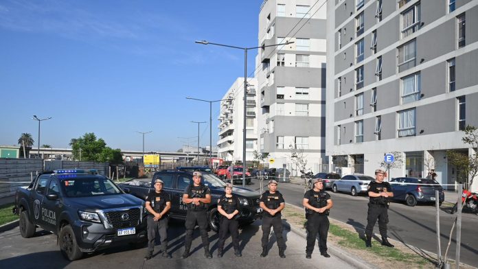 La Policía custodia los edificios evacuados tras el derrumbe en Parque Patricios: se iniciarán los trabajos de apuntalamiento