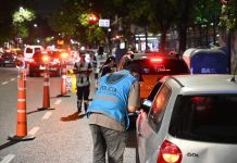 La Policía de la Ciudad secuestró drogas y armas blancas durante un operativo de control en Balvanera: hay seis detenidos