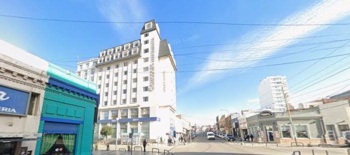Murió un turista tras caer desde un cuarto piso de un hotel en Comodoro Rivadavia