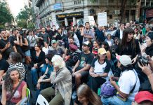 Organizaciones sociales se movilizaron al Congreso en medio de la primera audiencia pública por la Ley de Glaciares