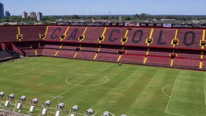 Prohibieron el ingreso a las canchas a un hincha de Colón por agredir a la Policía en el partido con Deportivo Madryn