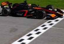 Tras liderar gran parte de la carrera, Nicolás Varrone terminó 17° en el GP de Australia de la F2 por una penalización