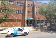 Un hombre atropelló a su hija de un año cuando sacaba el auto del estacionamiento en Miramar: está en grave estado