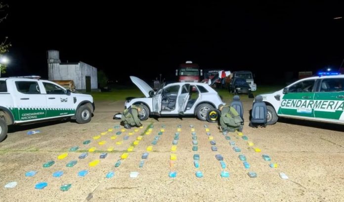 Una joven de 23 años fue detenida en Corrientes con casi 90 kilos de cocaína escondidos en su auto