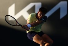 Camilo Ugo Carabelli logró el mejor triunfo de su carrera: barrió a Karen Khachanov y avanzó en el ATP de Barcelona