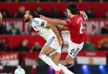 La insólita expulsión de Lisandro Martínez por tirarle del pelo a su rival en su regreso a las canchas tras una lesión