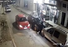 Video: un conductor embistió a un delincuente y evitó un asalto piraña en Ingeniero Budge