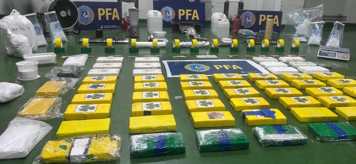 Descubrieron una cocina de cocaína en la villa Rodrigo Bueno de Puerto Madero: 77 kilos incautados y 7 narcos peruanos detenidos