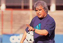 Las arengas más filosas del entrenador argentino que hizo de las charlas técnicas un show de stand up y desesperaba a los rivales